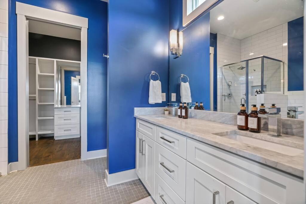 King Bed, Balcony, Covered Patio & Firepit! 8 Minutes From Broadway Nashville Exterior photo