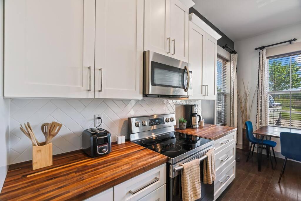 King Bed, Balcony, Covered Patio & Firepit! 8 Minutes From Broadway Nashville Exterior photo