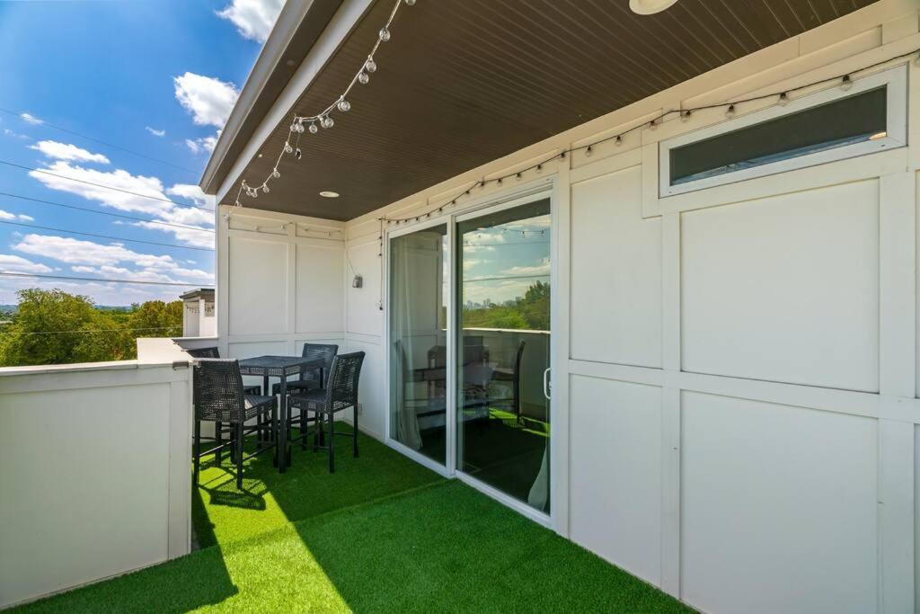 King Bed, Balcony, Covered Patio & Firepit! 8 Minutes From Broadway Nashville Exterior photo