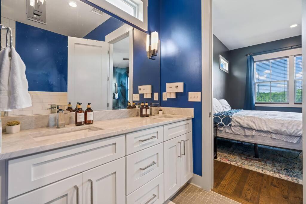 King Bed, Balcony, Covered Patio & Firepit! 8 Minutes From Broadway Nashville Exterior photo