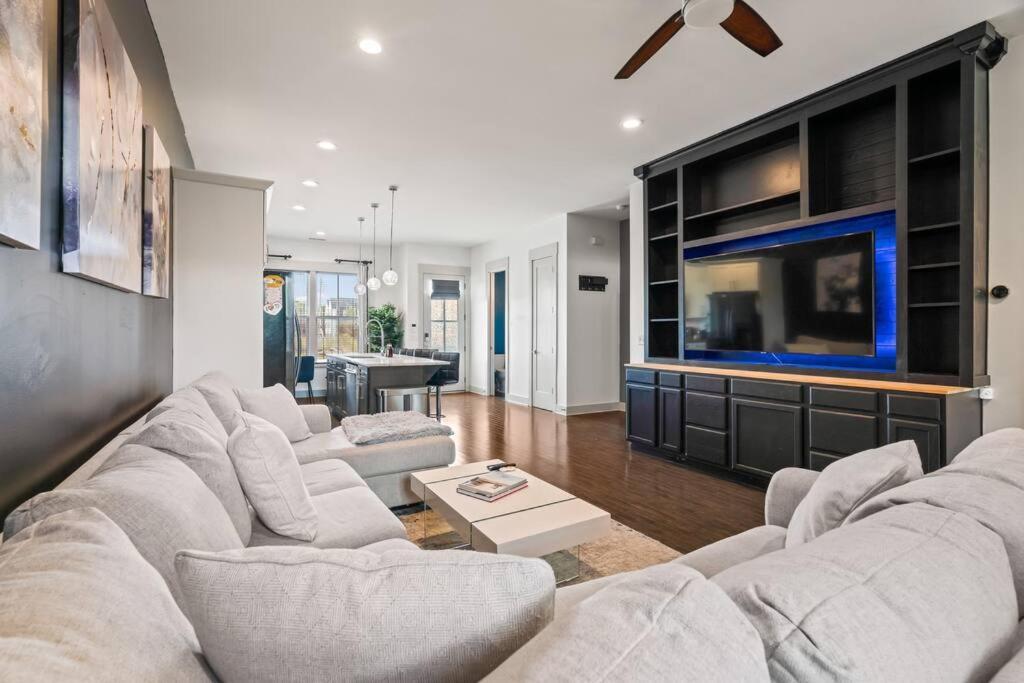 King Bed, Balcony, Covered Patio & Firepit! 8 Minutes From Broadway Nashville Exterior photo