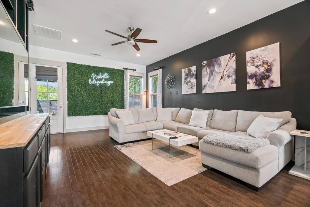 King Bed, Balcony, Covered Patio & Firepit! 8 Minutes From Broadway Nashville Exterior photo
